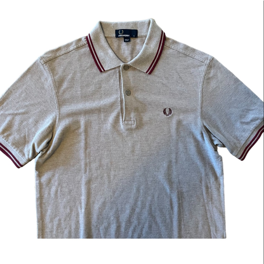 Fred Perry polo size S, sand color with burgundy tips
